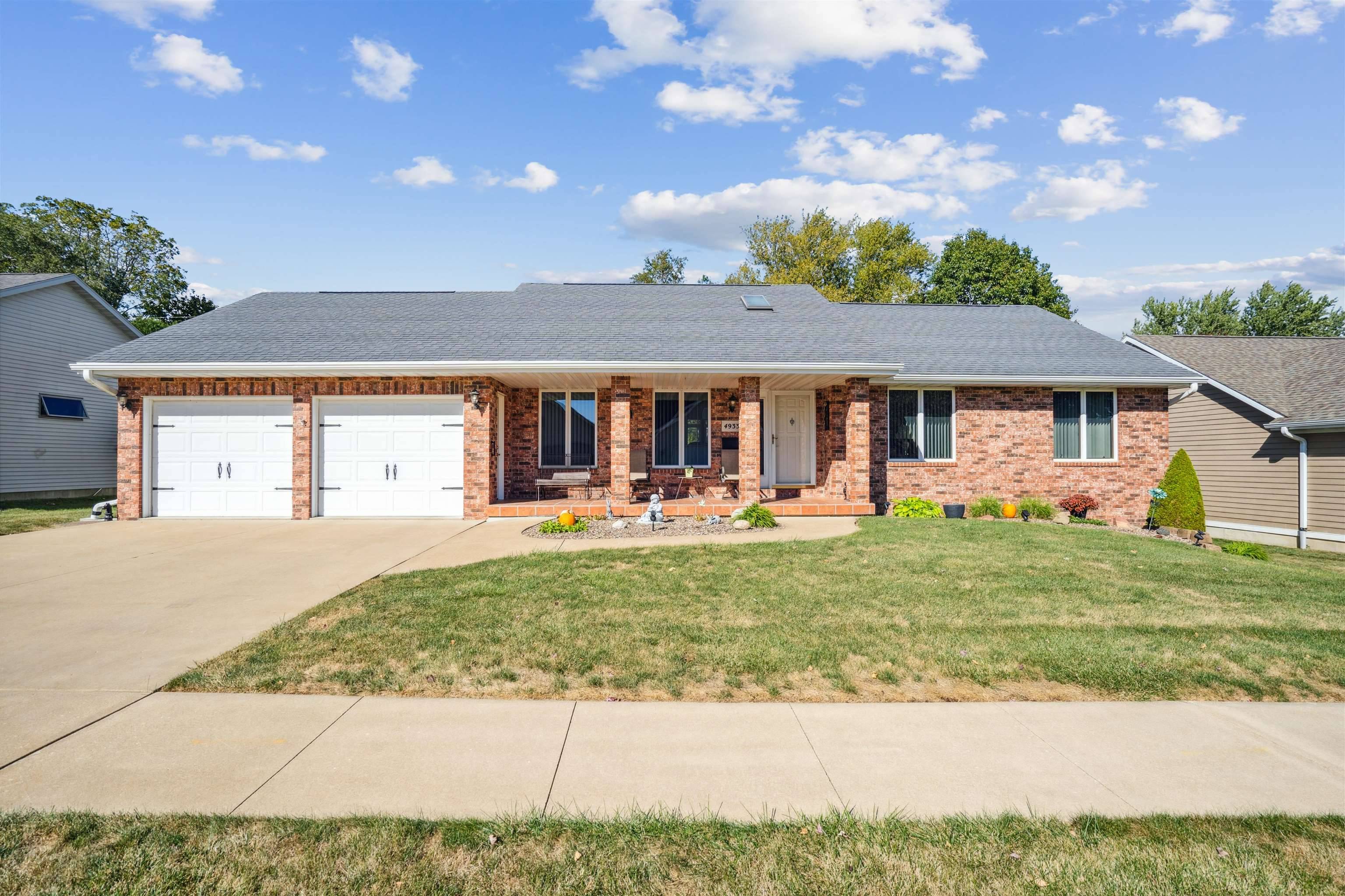 4933 Twilight DR, Dubuque, IA 52002