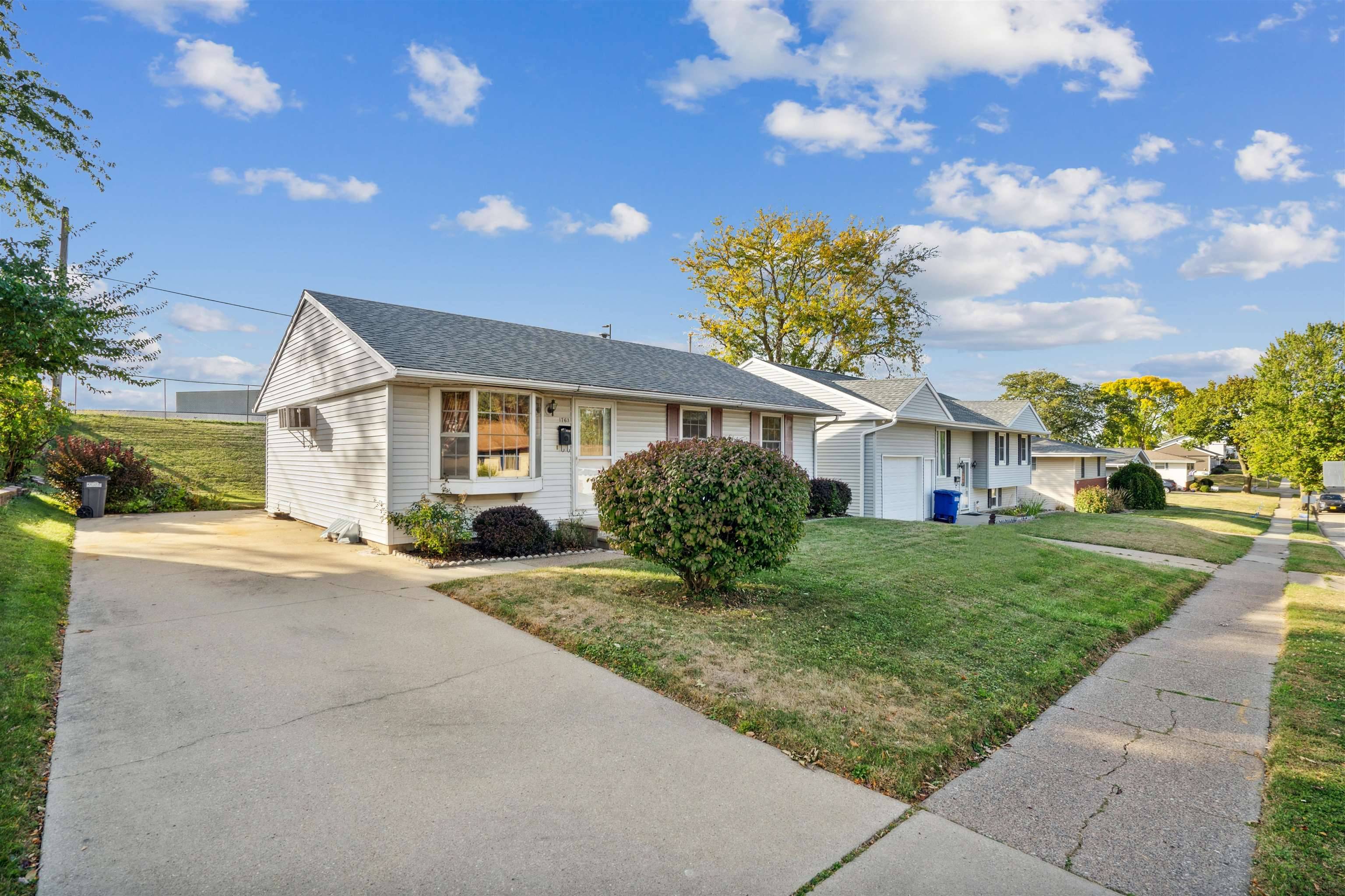 Dubuque, IA 52002,1763 Vizaleea DR