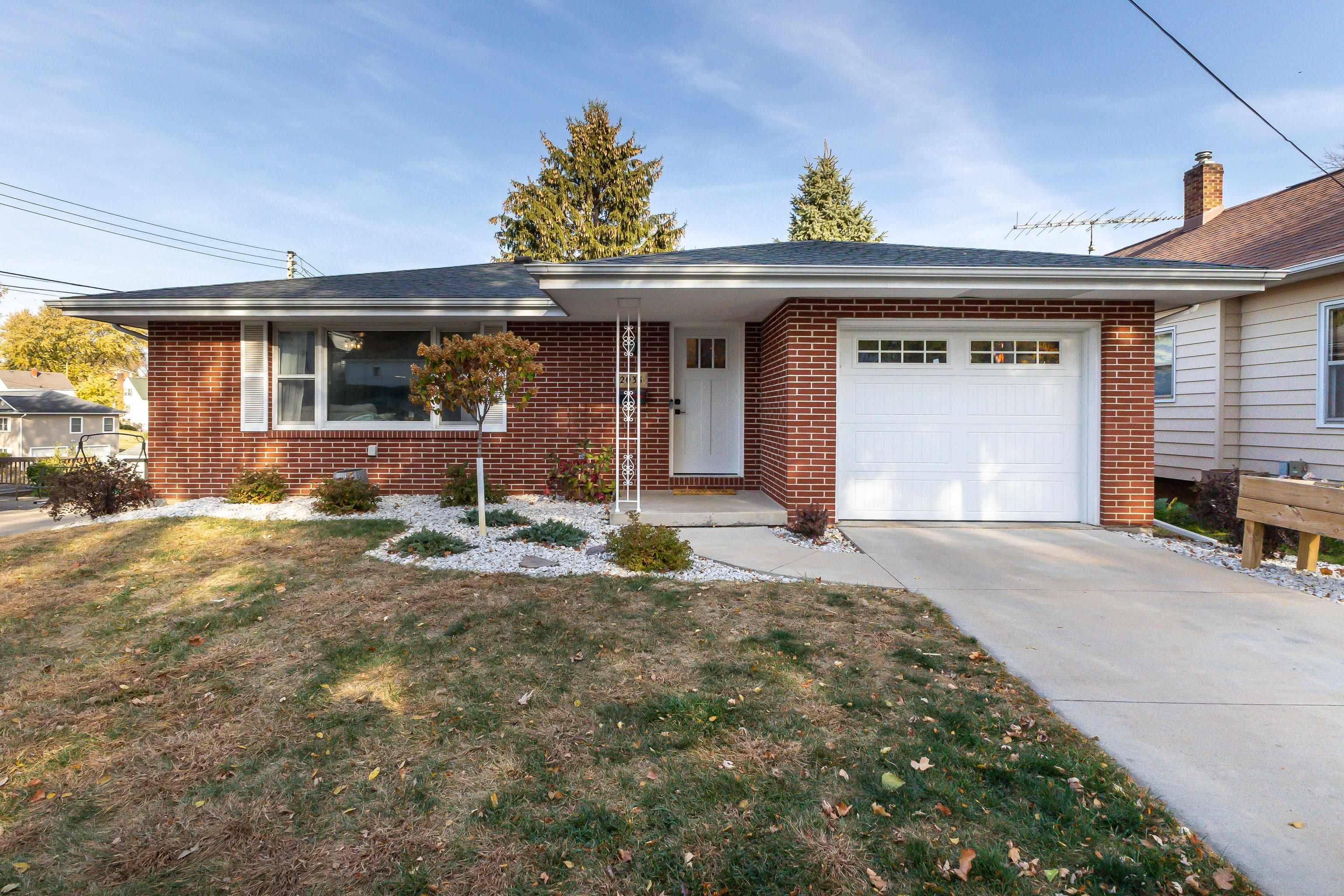 2035 Delaware ST, Dubuque, IA 52001