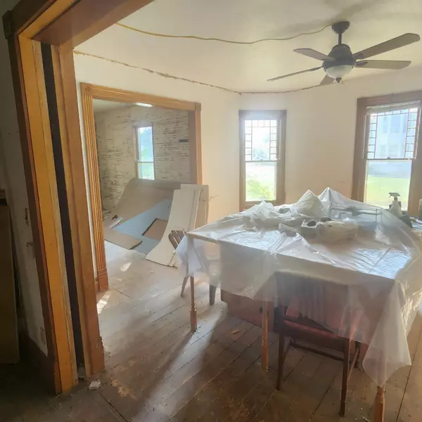 Elkader, IA 52043,102 SE High ST