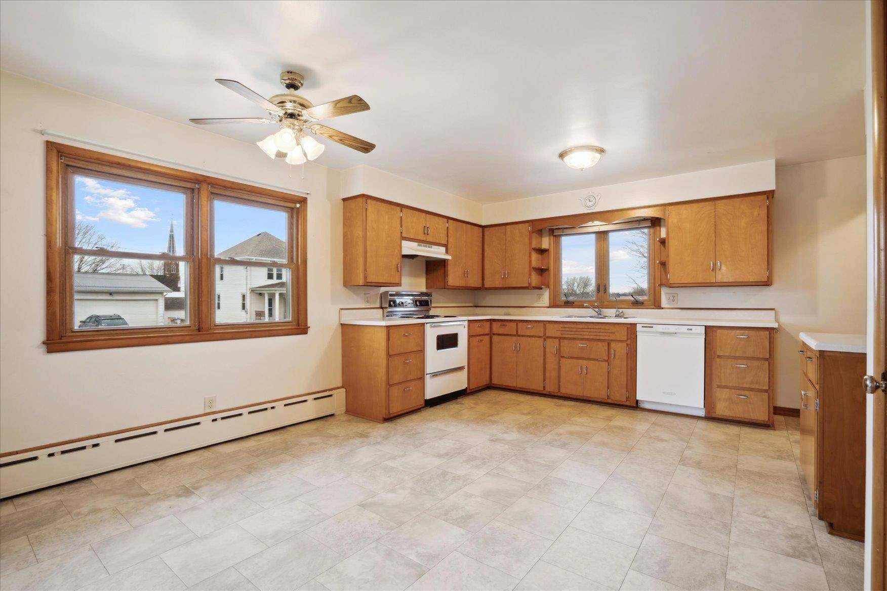 Worthington, IA 52078,207 2nd Street W