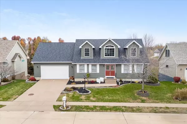 1030 Meadowview LN, Davenport, IA 52806
