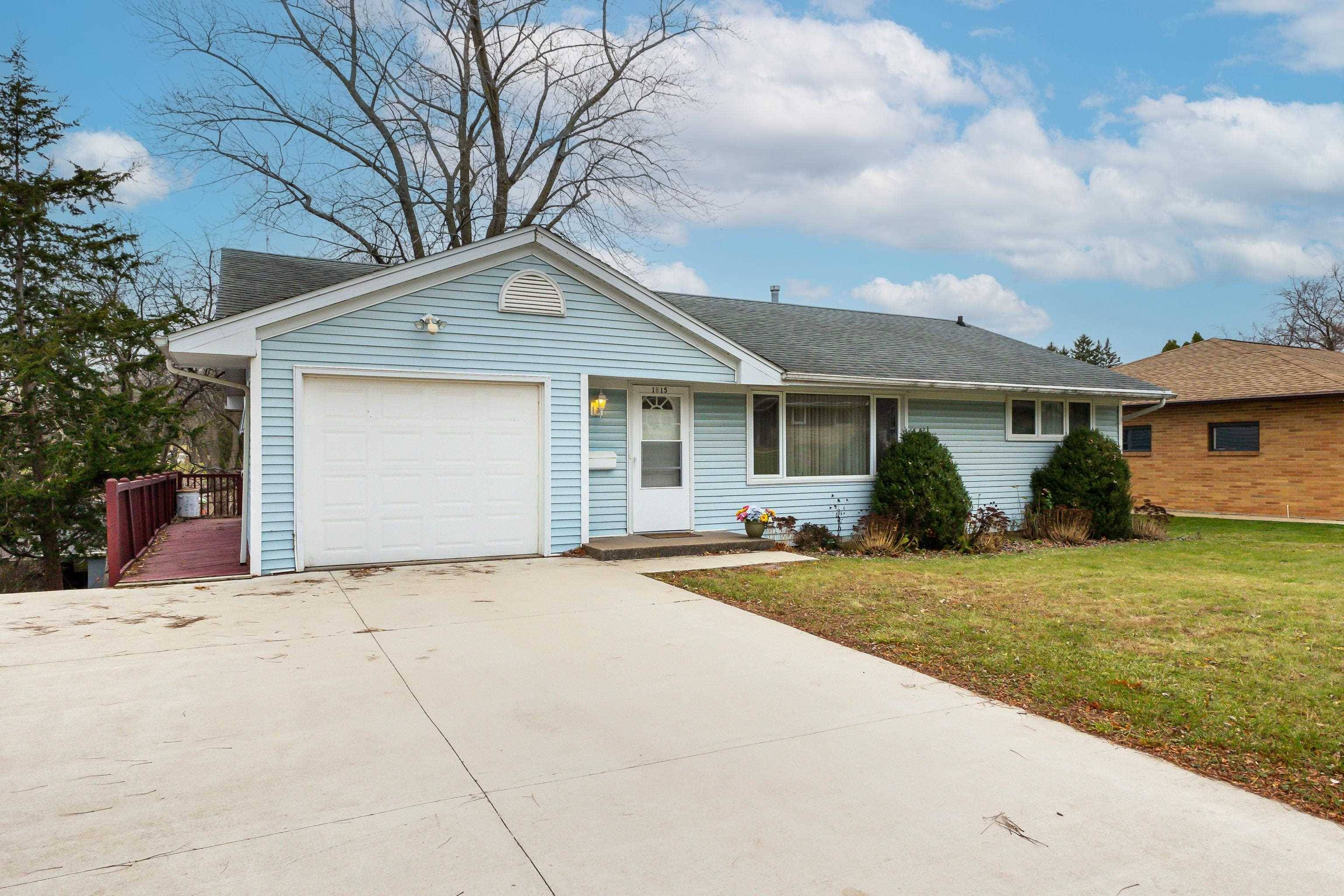 Dubuque, IA 52001,1815 Floraview DR