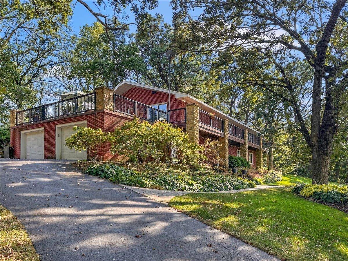10156 Military RD, Dubuque, IA 52003