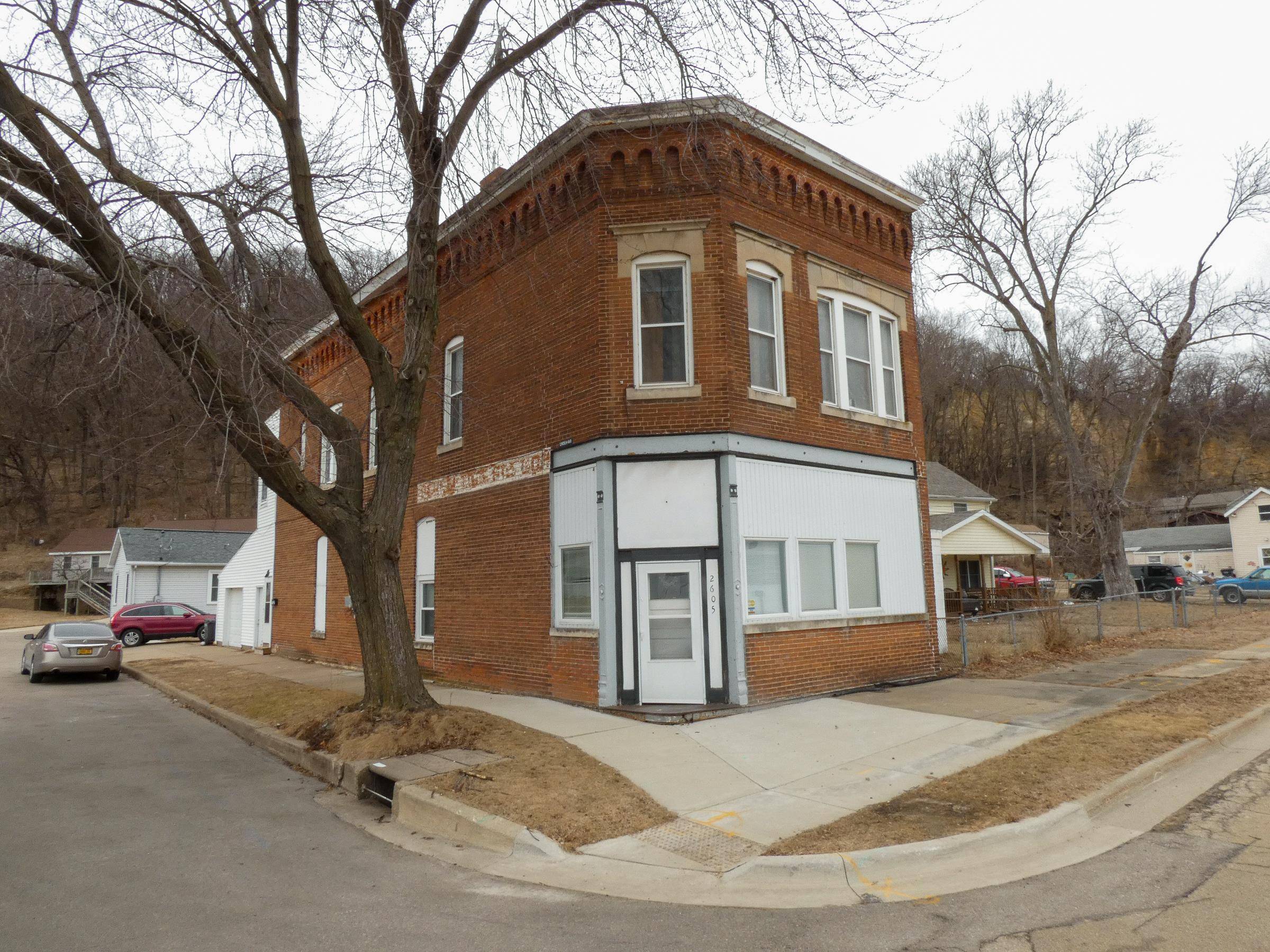2605 Rhomberg AVE, Dubuque, IA 52001