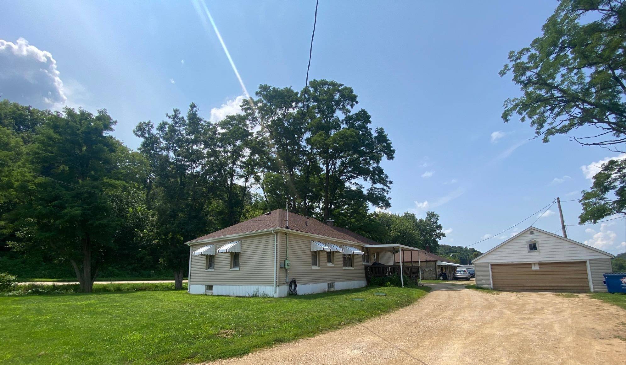 16943-16945 Rooster LN, Dubuque, IA 52001