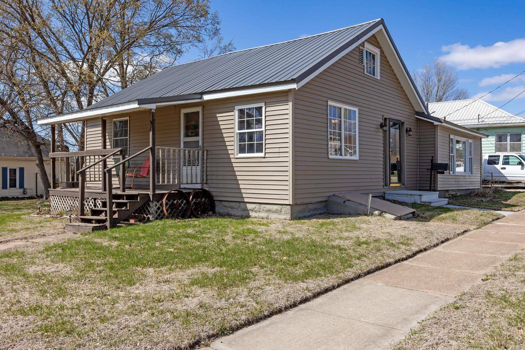 320 SE 6th ST, Independence, IA 50644