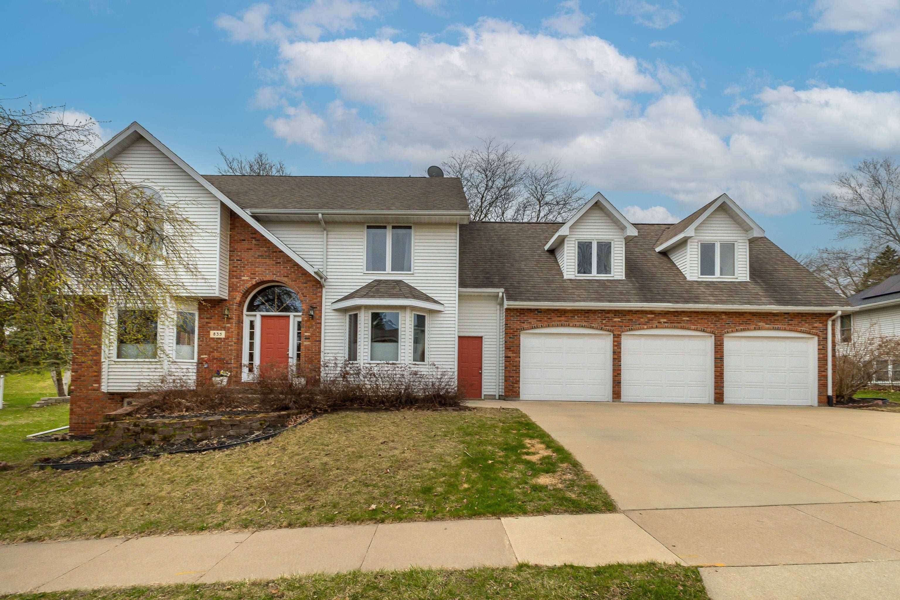 835 Carriage Hill DR, Dubuque, IA 52003