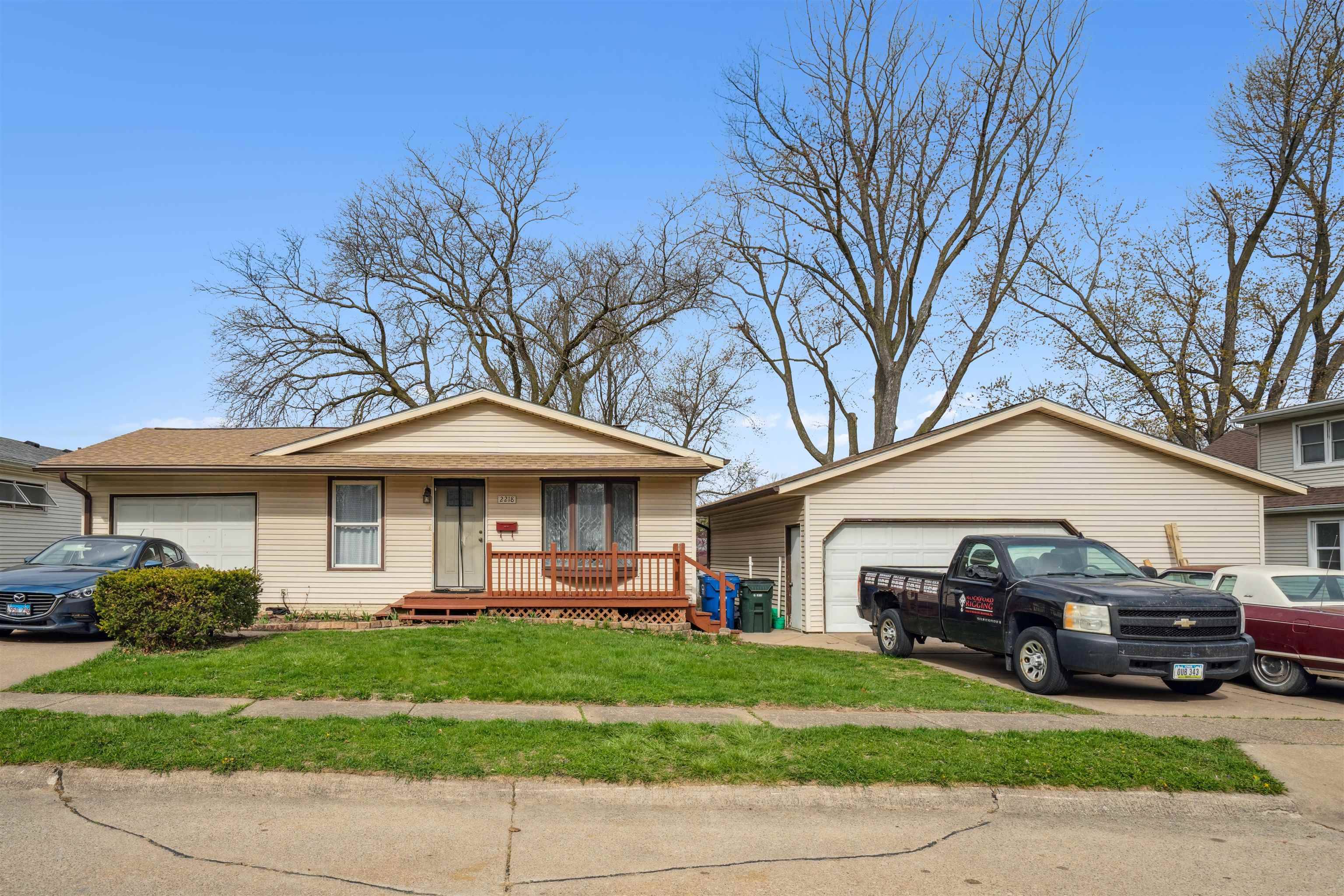 2218 N Linwood AVE, Davenport, IA 52804