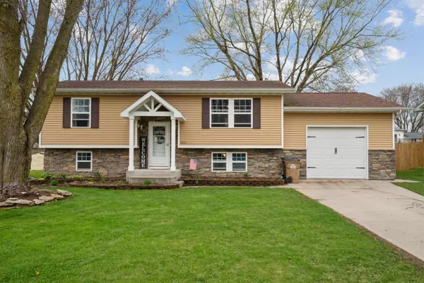 618 NW 2nd ST, Dyersville, IA 52040