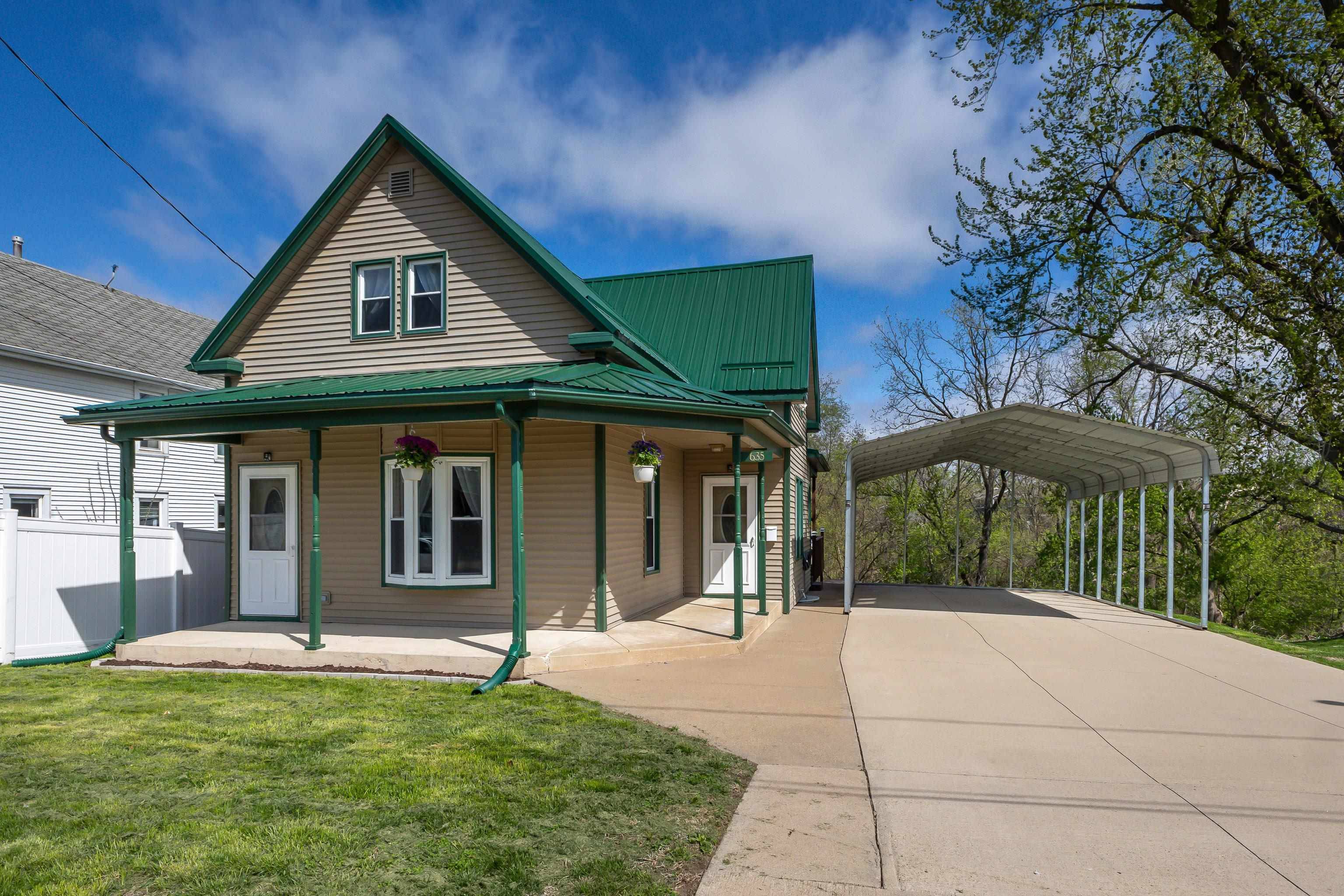 635 N Burden ST, Dubuque, IA 52001