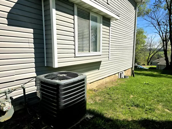 East Dubuque, IL 61025,490 Sherwood AVE