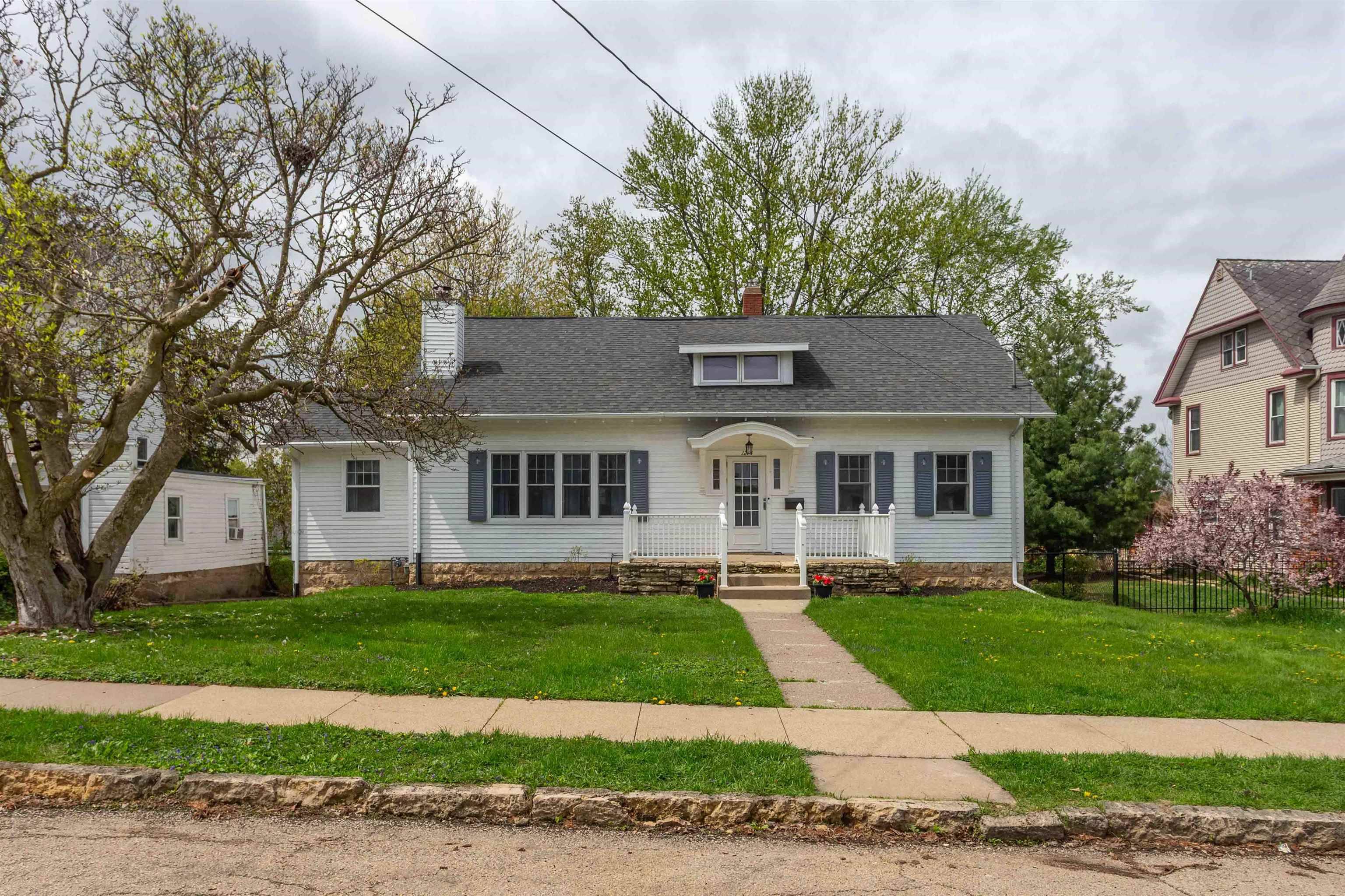 Dubuque, IA 52001,1215 Mount Pleasant ST
