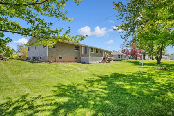 Earlville, IA 52041,417 N West ST