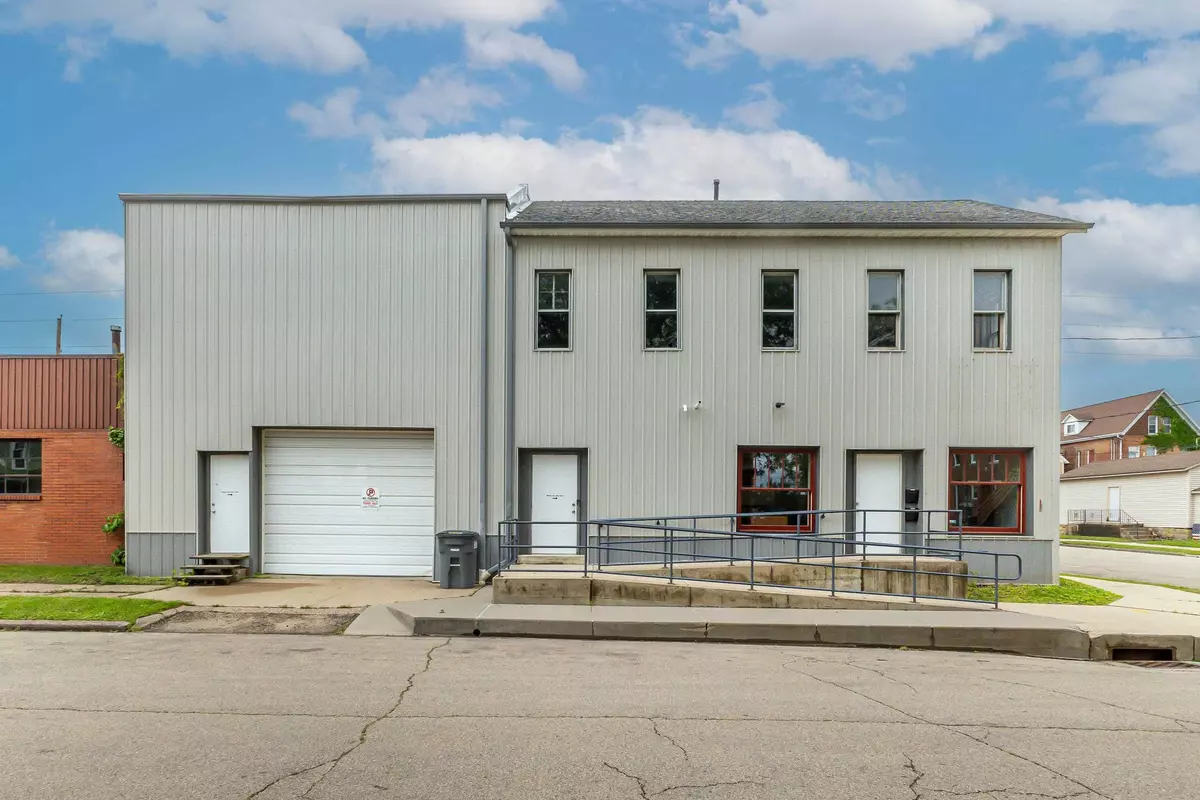 Dubuque, IA 52001,260 E 19th ST