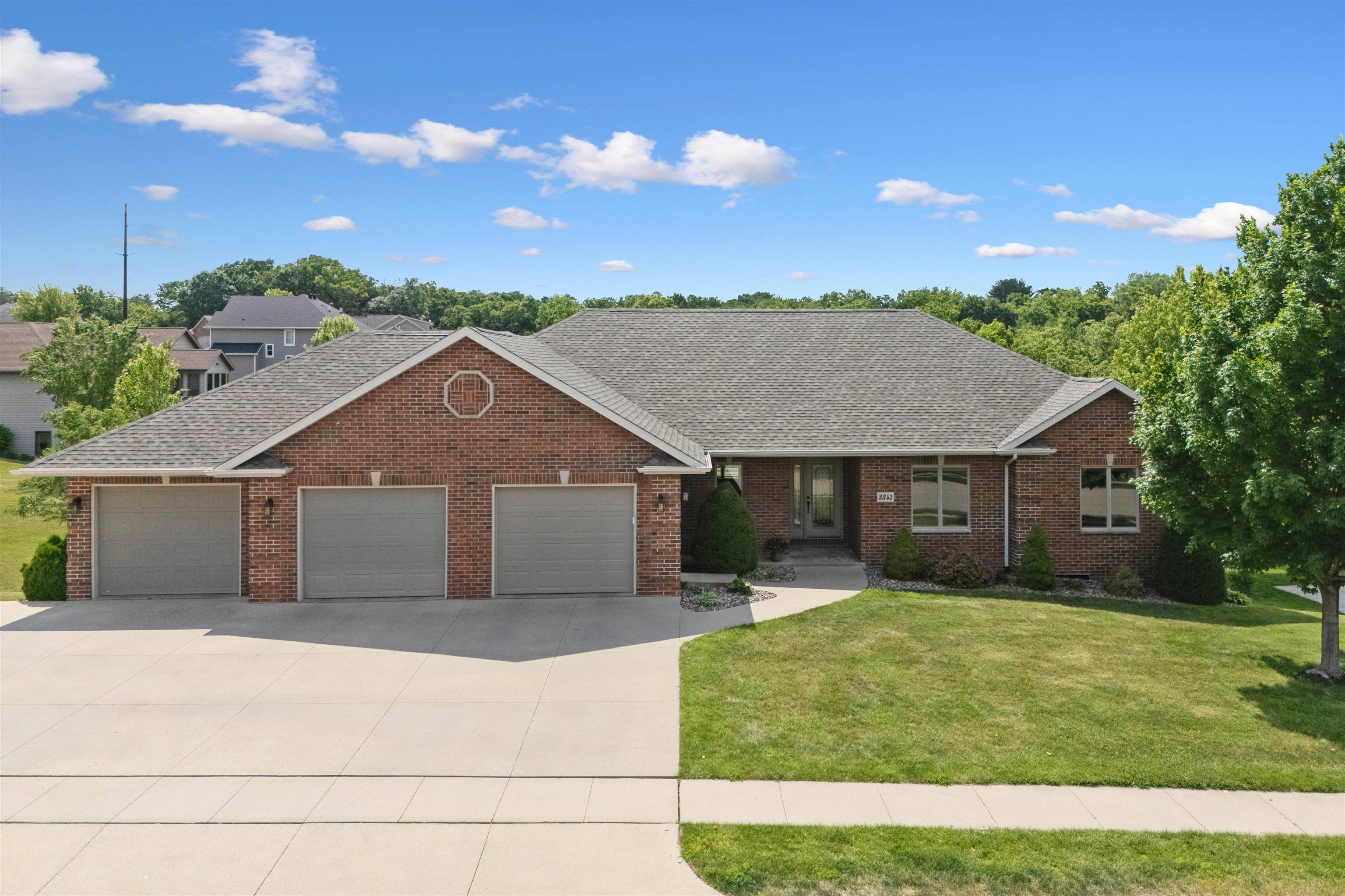 3341 Hibiscus LN, Dubuque, IA 52001