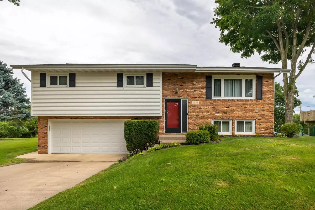 Dubuque, IA 52003,1030 Valentine DR