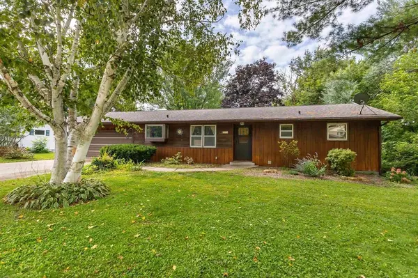 1225 Sunset DR,  Platteville,  WI 53818