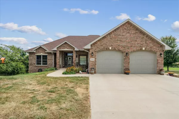 2348 Long Grove CT, Asbury, IA 52002