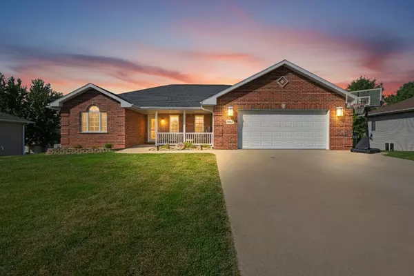 963 Peosta ST, Peosta, IA 52068