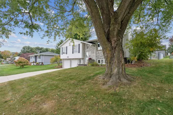 Asbury, IA 52002,2969 Summer DR