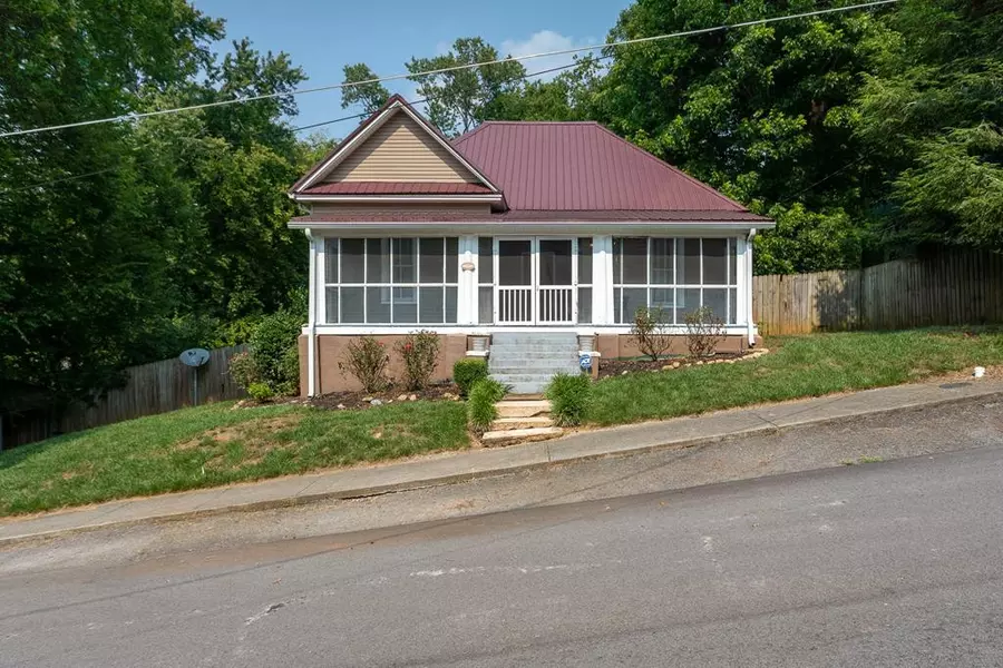 107 Douglas ST, Athens, TN 37303