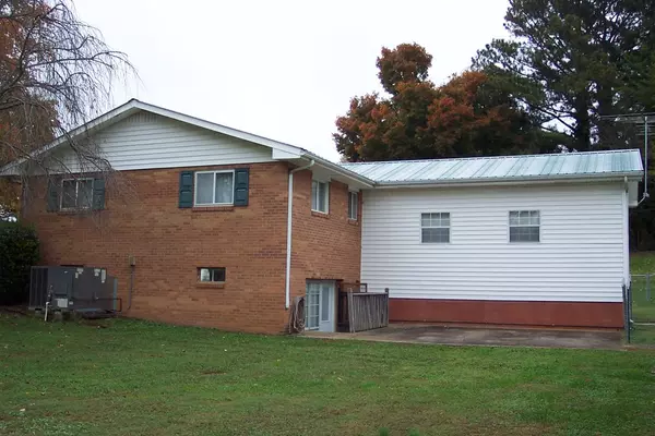 Sweetwater, TN 37874,108 Hickory LN