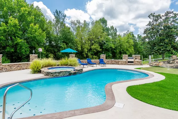 Lenoir City, TN 37771,360 Pawnook Farm RD