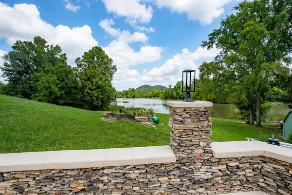 Lenoir City, TN 37771,360 Pawnook Farm RD