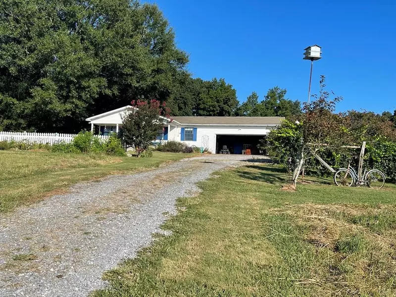 413 County Road 550, Englewood, TN 37329