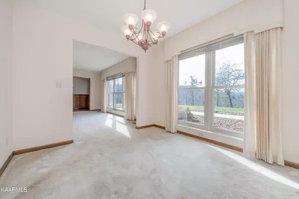 Oliver Springs, TN 37840,386 Back Valley RD