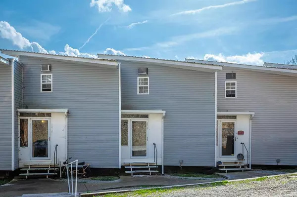 2074 Creek RD, Cleveland, GA 30757