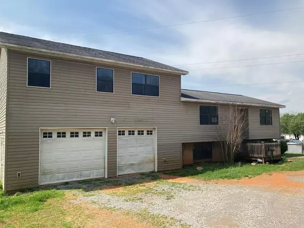 180 County Road 725, Riceville, TN 37370