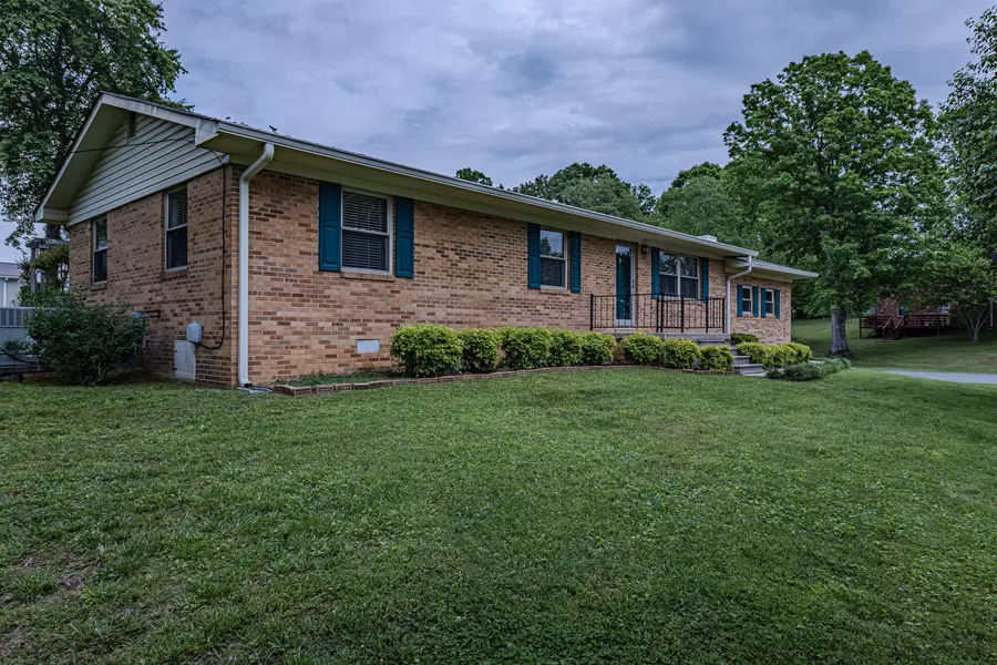 300 Toomey ST, Etowah, TN 37331