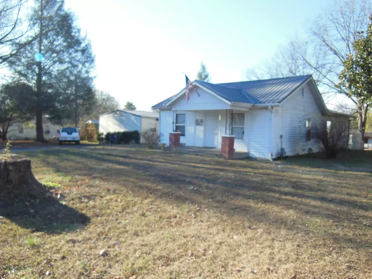 Athens, TN 37303,916 Central Avenue