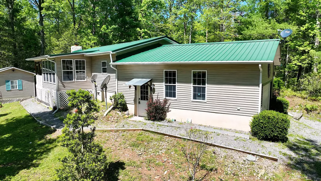 2770 Rafter RD, Tellico Plains, TN 37385