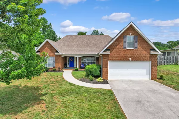 833 Garnet Hill DR, Lenoir City, TN 37772