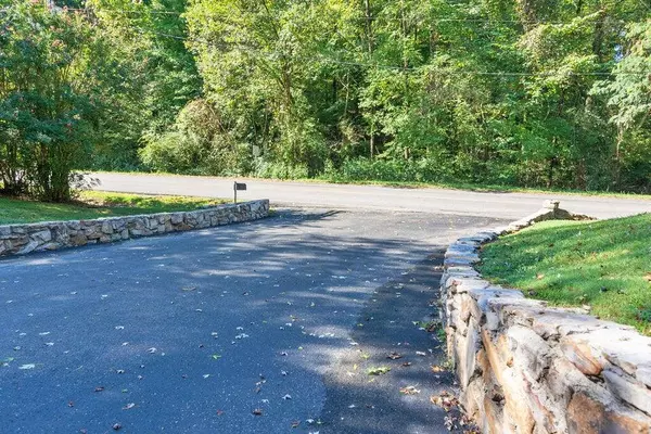 Whitwell, TN 37397,1770 Press Pickett RD