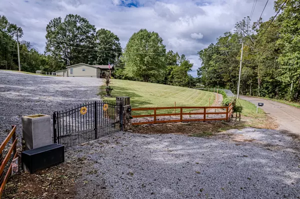 Sweetwater, TN 37874,330 Creek RD