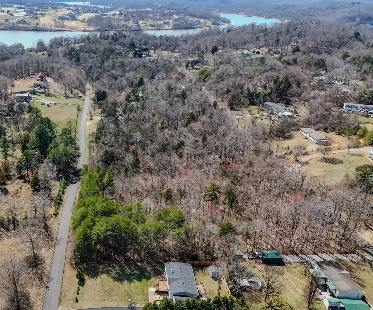Loudon, TN 37774,00 Pinecrest Dr