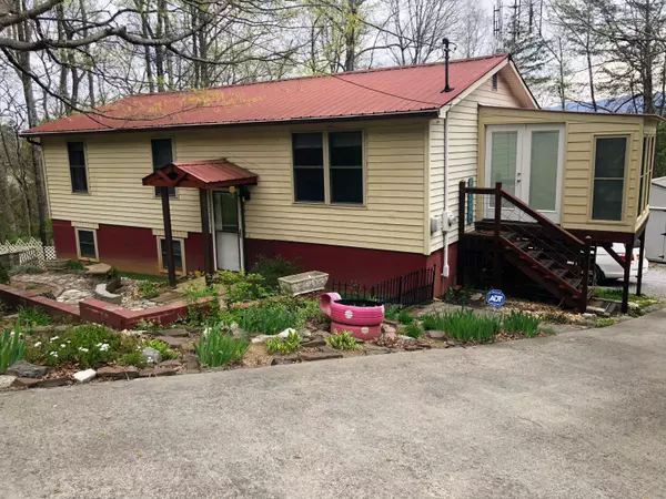 1225 8th ST, Etowah, TN 37331