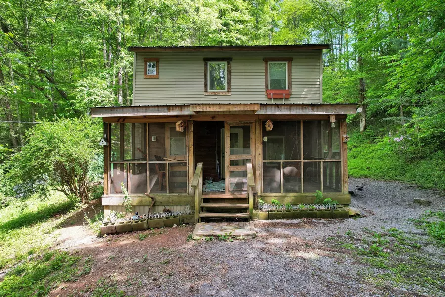 1312 Rafter RD, Tellico Plains, TN 37385