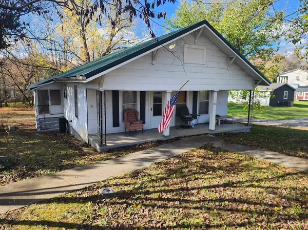 324 N Indiana AVE, Etowah, TN 37331