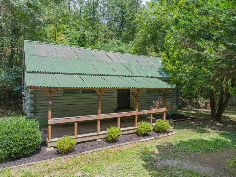 2471 Upper Middle Creek RD, Sevierville, TN 37876