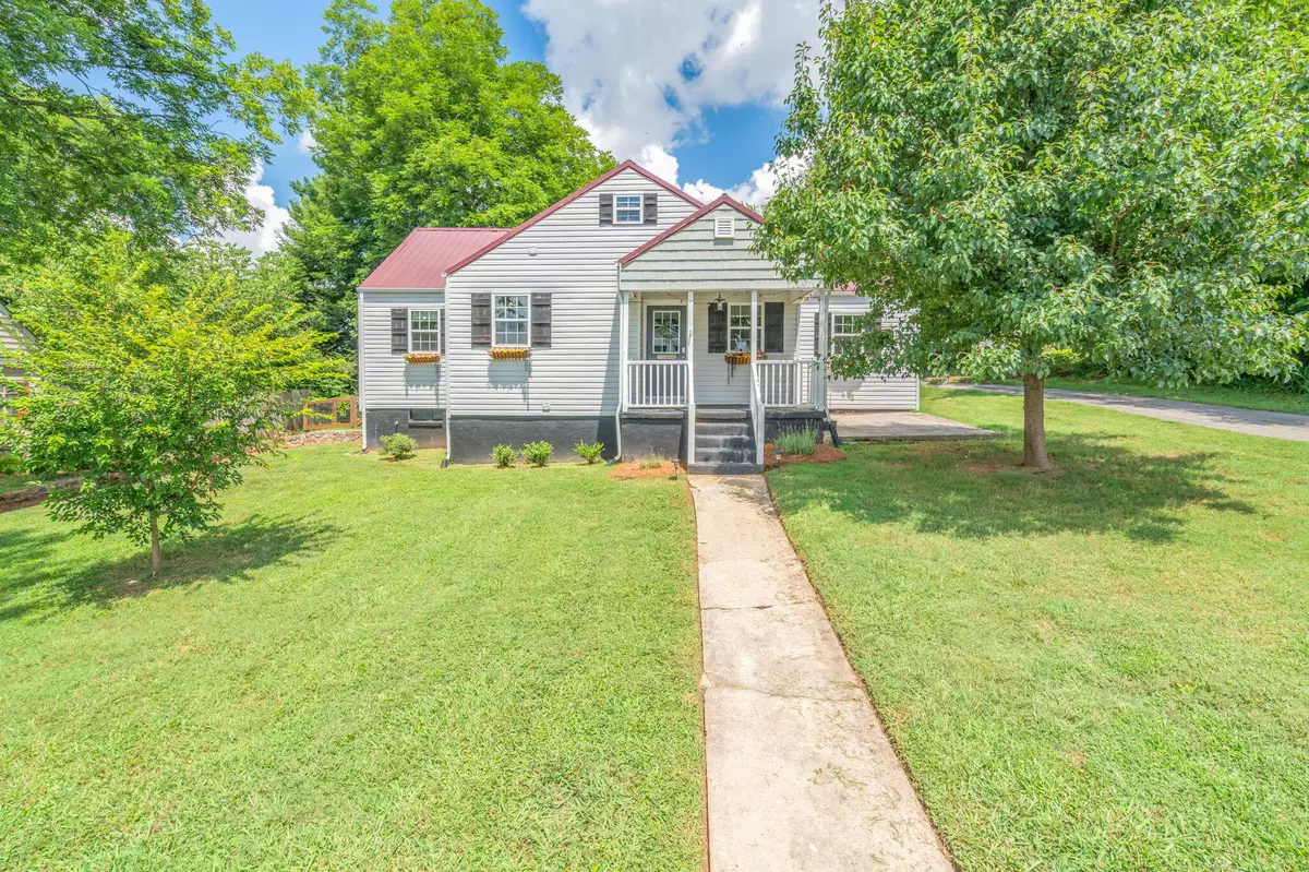 Maryville, TN 37804,1911 Crest Road