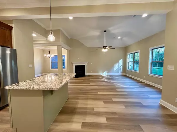 Englewood, TN 37329,220 Lake View Point