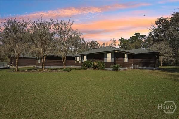 325A White Oak Pl, Woodbine, GA 31569