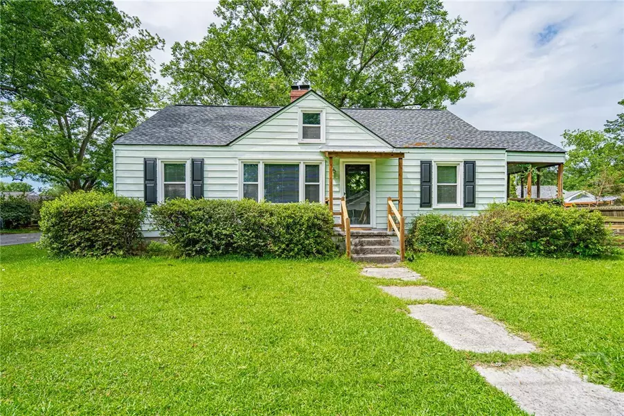 177 E Burkhalter ST, Pembroke, GA 31321