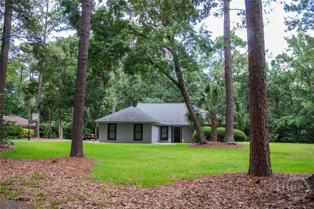 16 Old Martin LN, Richmond Hill, GA 31324