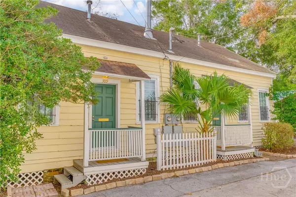 309 & 311 W Waldburg LN, Savannah, GA 31401